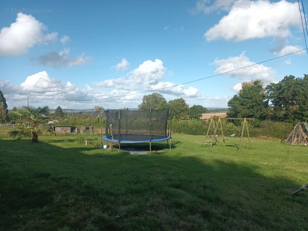 Maison à SAINT-SEVER-CALVADOS