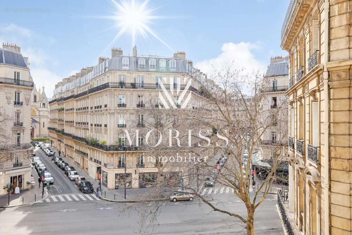 Appartement à PARIS-17E
