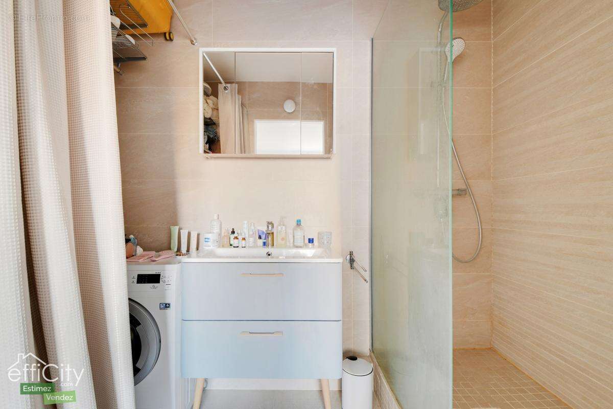 Appartement à PARIS-19E