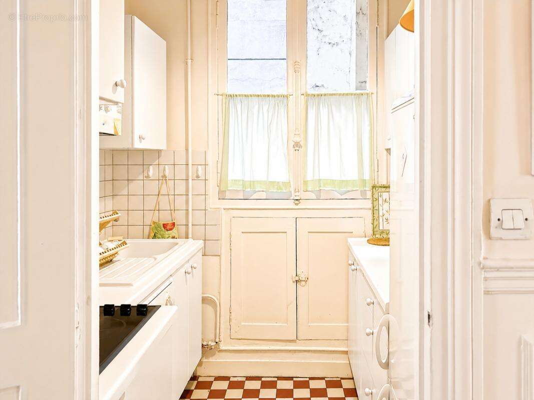 Appartement à PARIS-8E