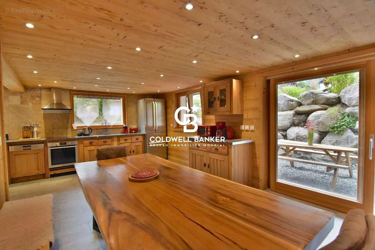 Ferme de 292 m², composée de 3 appartements - Les Houches - photo 4