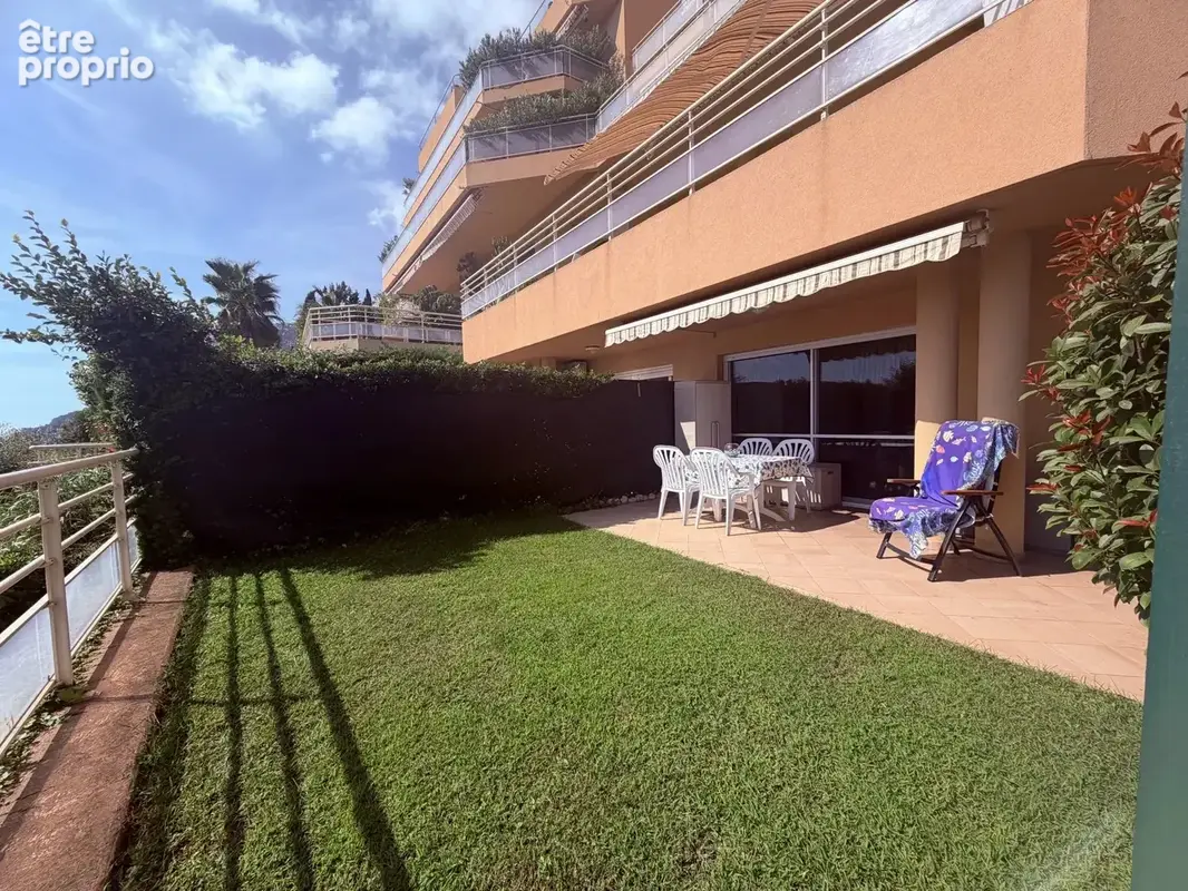 Exceptionnel deux pièces en rez-de-jardin avec parking, vue panoramique sur la mer et la Principauté de Monaco - photo 3