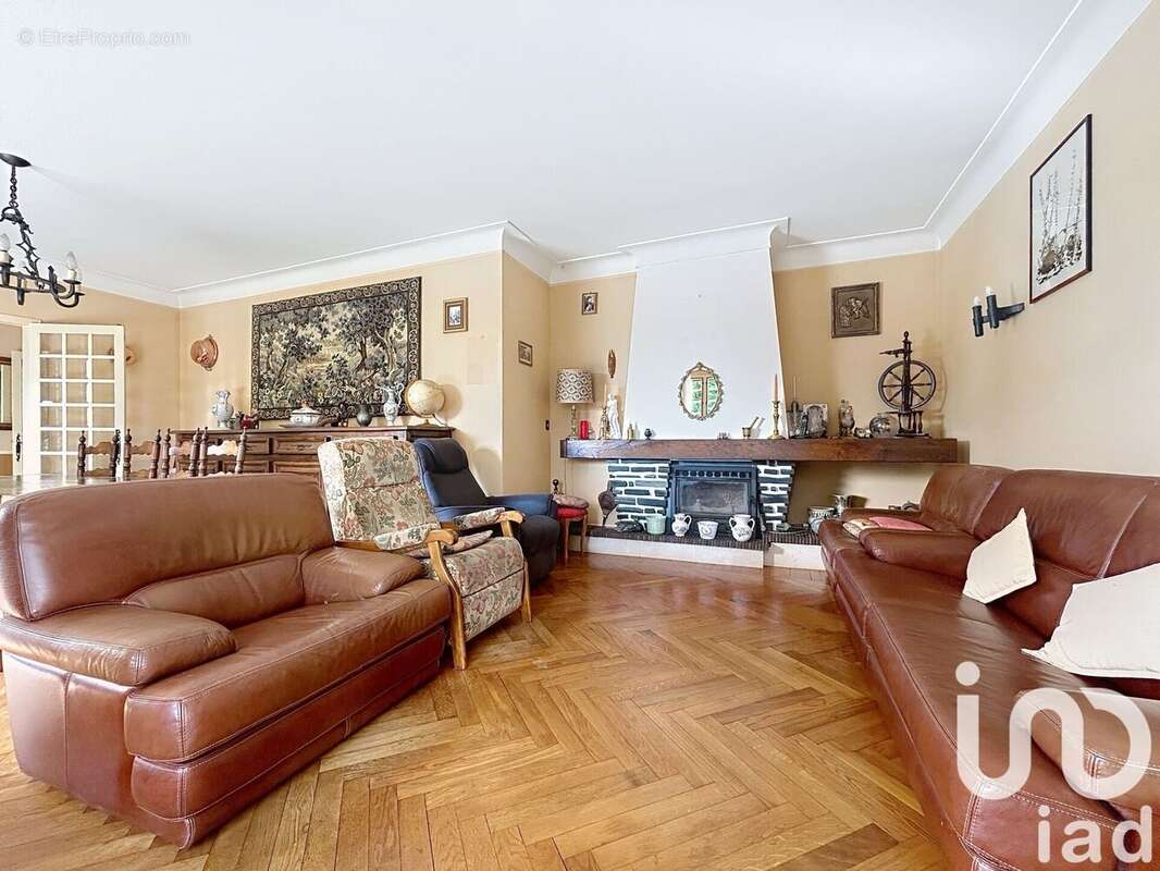 Maison 157 m² à Massignac  - photo 4