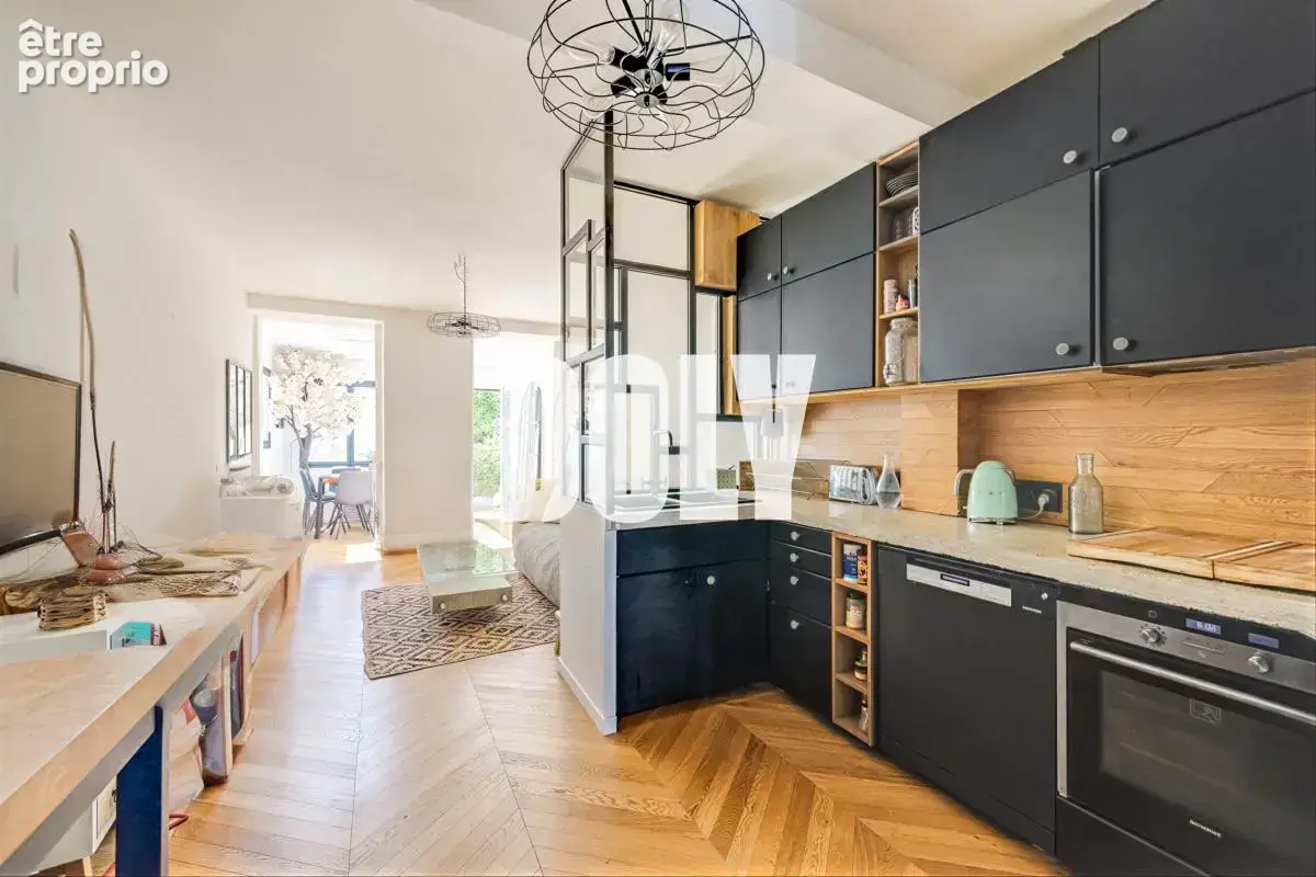 Doly - Duplex avec Jardin, un Ecrin de verdure au Coeur des Abbesses ! - photo 7