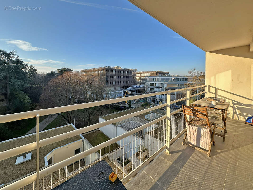 Nanterre Préfecture Parc André Malraux : Appartement de 5 pièces  sur 102 m2 + balcons + cave + box fermé - photo 6
