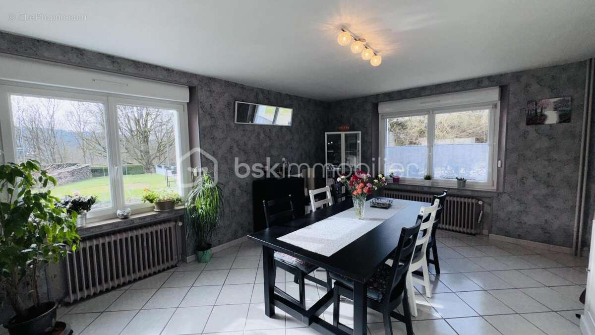 Maison à MONTHERME