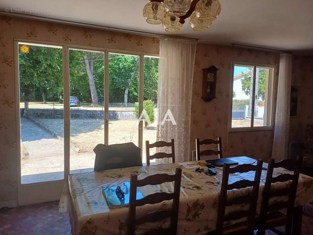 Maison à SAINT-PIERRE-D&#039;EXIDEUIL