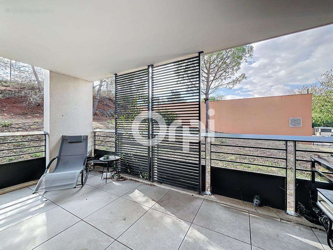 Appartement à ROQUEBRUNE-SUR-ARGENS