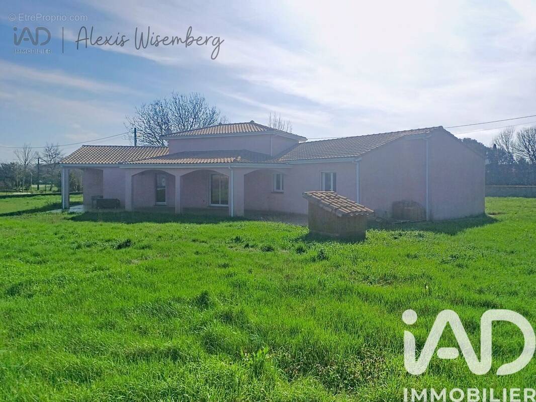 Photo 1 - Maison à LEGUEVIN