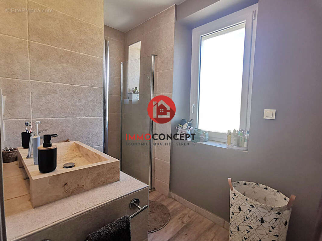 Maison 151 m² à Saint-Paul-Les-Fonts  - photo 8