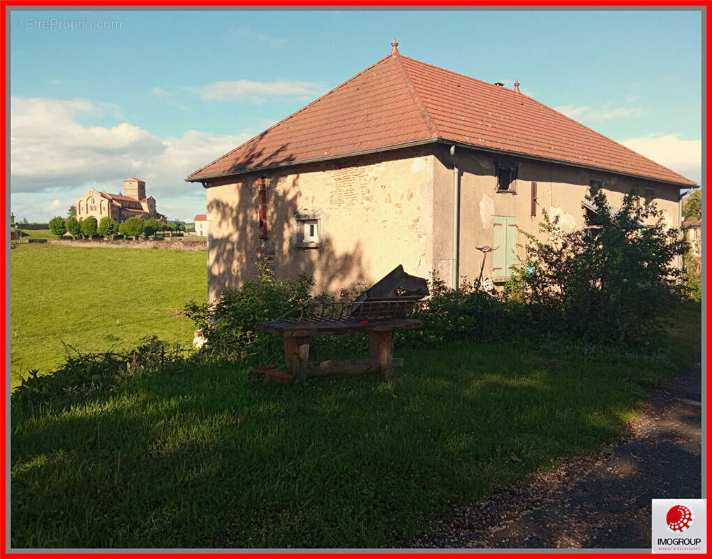 Maison à CHATEL-MONTAGNE