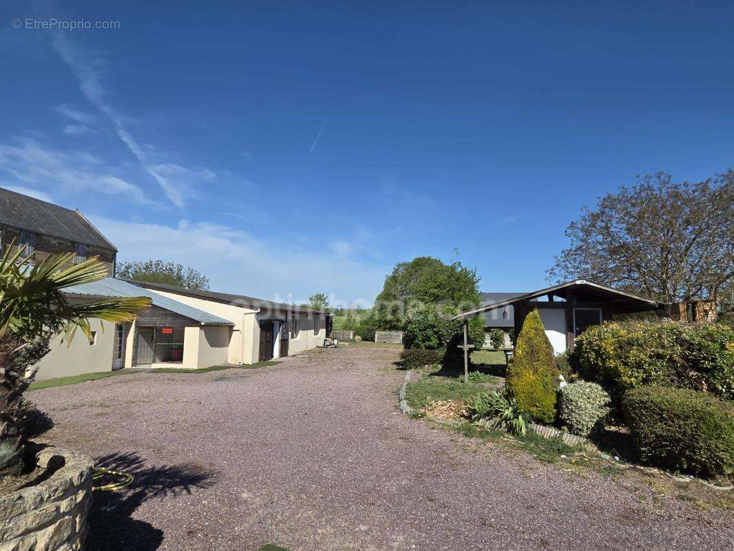 EXCLUSIVITE Magnifique Longère en pierre de 222 m² - avec dépendances - VAL D'ARRY (14210) - photo 4