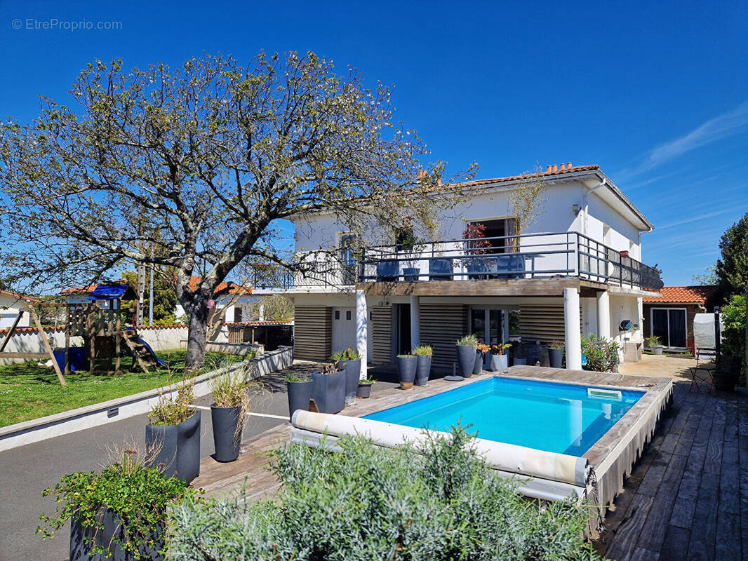 Maison à VAUX-SUR-MER