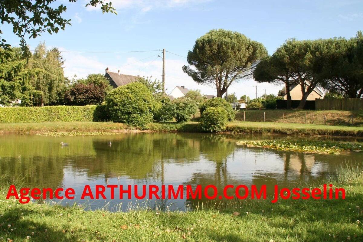 Terrain à GUEGON