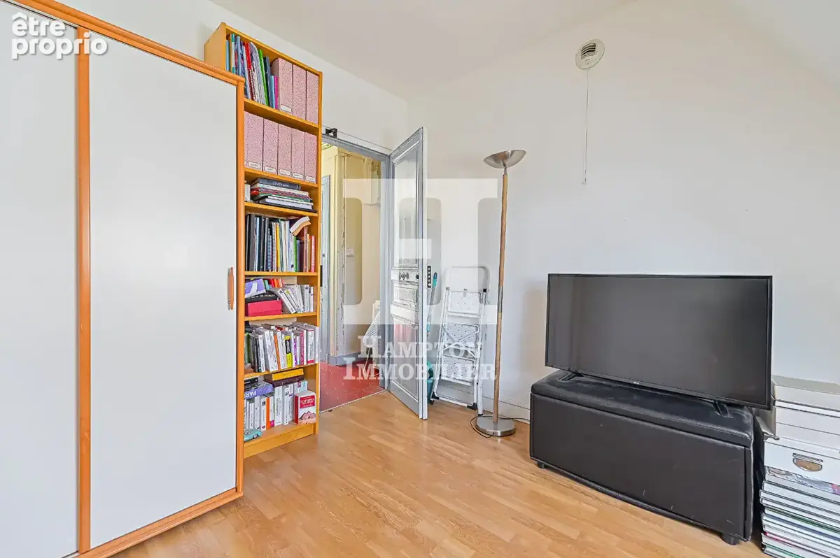 Exclusivité Batignolles ? 2 pièces lumineux avec une chambre indépendante, un débarras et une cave. - photo 10