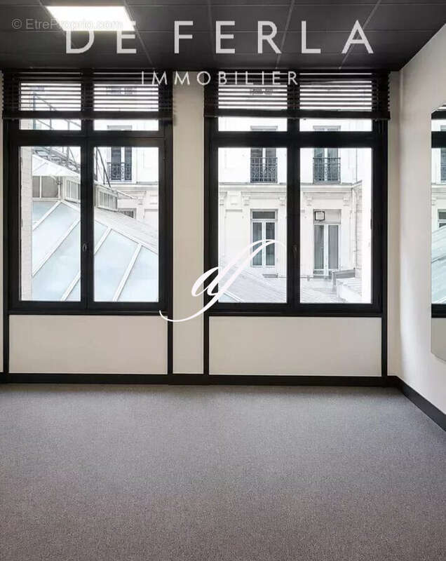 Commerce à PARIS-8E