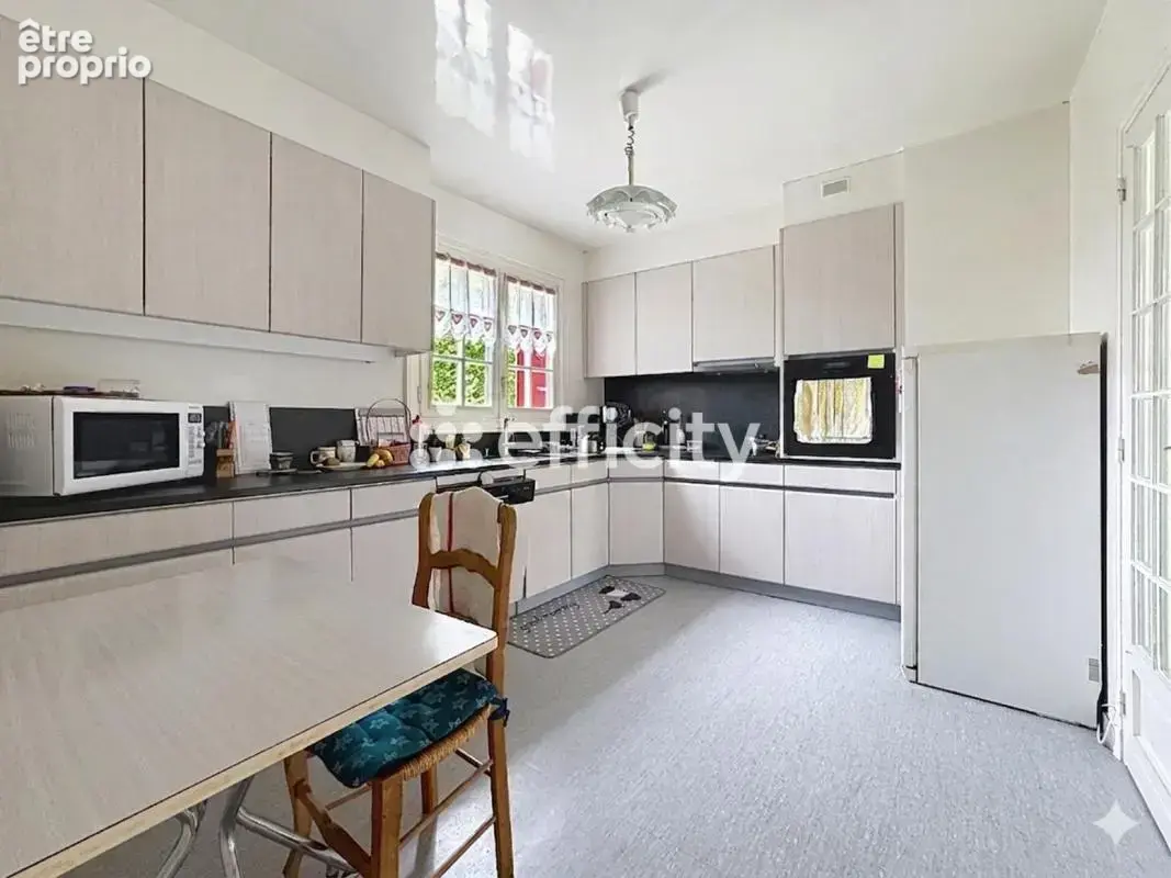 Maison 6 pièces 153 m² à vendre à Chevry-Cossigny (77173) - photo 6