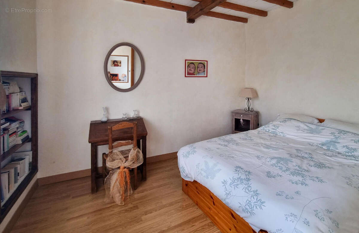 CHAMBRE 1 - Maison à SAINT-JULIEN-DE-BRIOLA