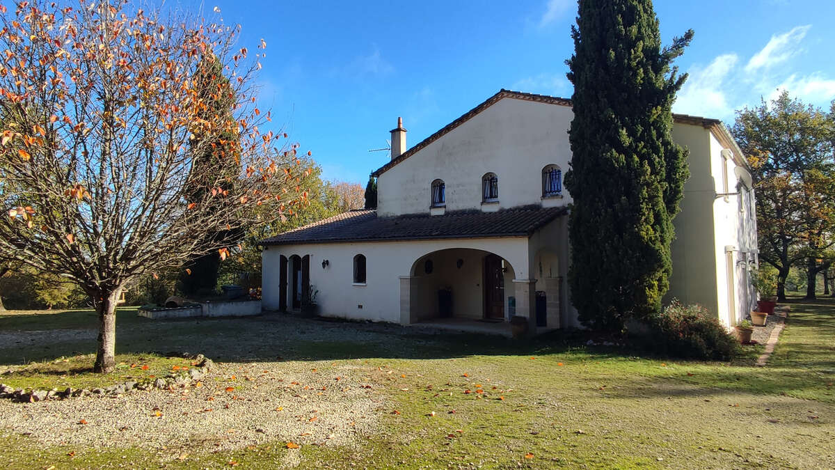 Maison à MONTAIGU-DE-QUERCY