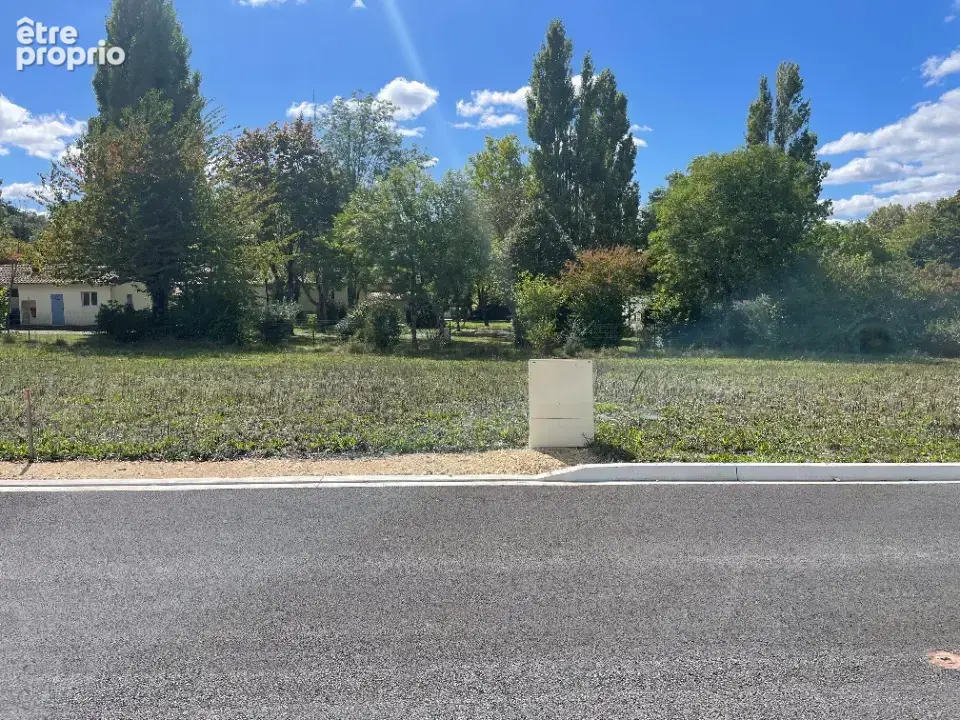 Photo Terrain à Bourg au prix de 65 000€