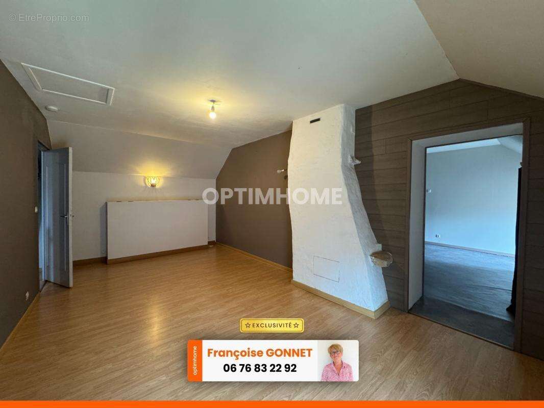LONGERE de 215 m² - 6 pièces - 4 chambres - Piscine - 275 000 € - LAPAN - photo 17