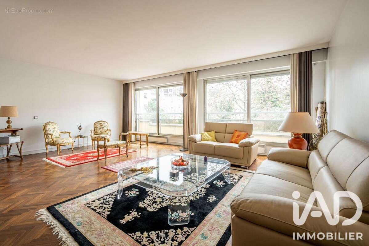 Appartement 218 m² à Paris-16e  - photo 2