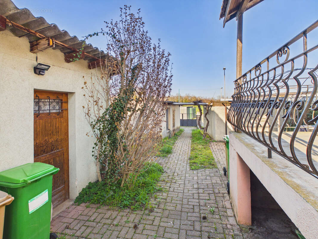 Maison à VILLAGE-NEUF