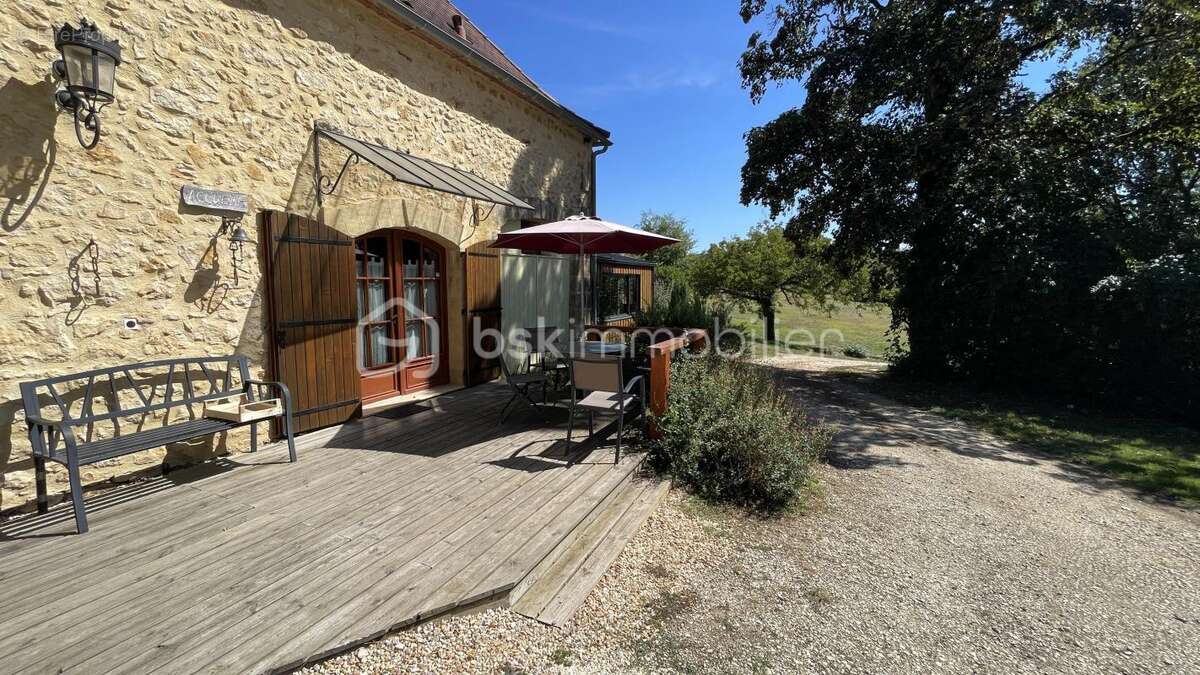 Magnifique propriété comprenant trois bâtiments en pierre - photo 4