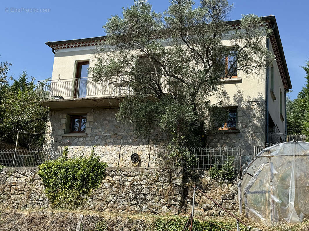 Villa de 1966 avec un terrain constructible de 1883 m2 et une vue dégagée. - photo 3