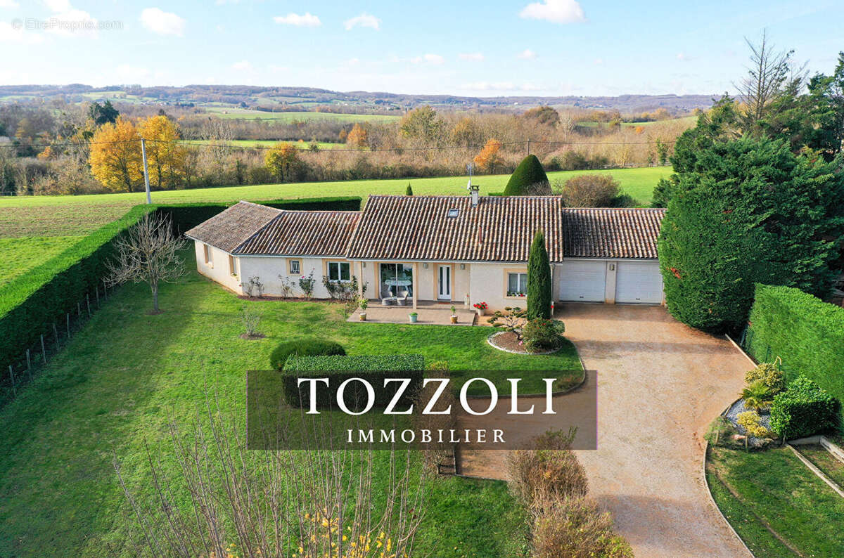 Maison à EYZIN-PINET
