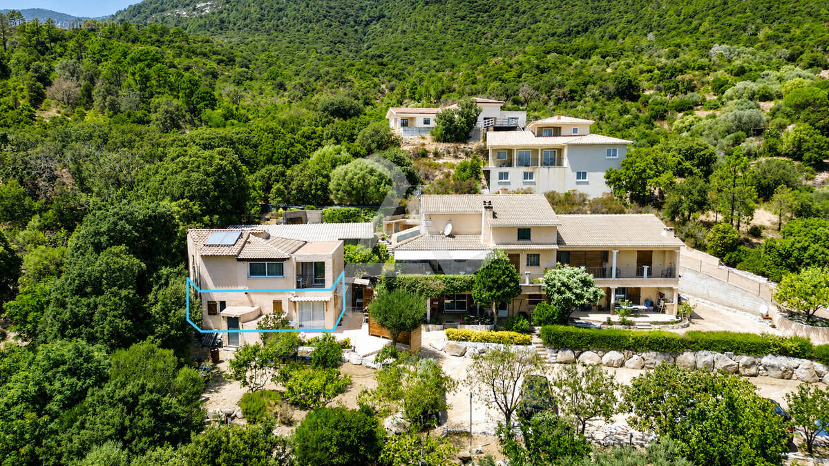 Appartement t2 de 61 m2 dans petite copropriété de charme à 20min de porto-vecchio - photo 1