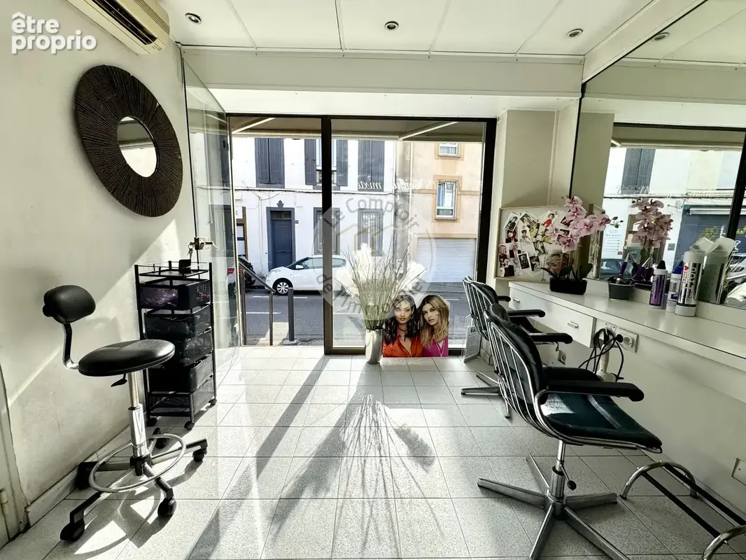 VIEILLE CHAPELLE/PROCHE POINTE ROUGE: Salon de coiffure   Bail tout commerce, excellente visibilité - photo 3