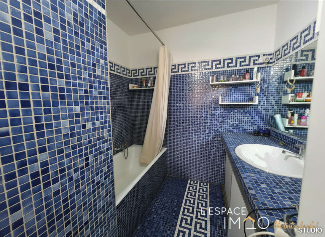 Appartement dans le village de Maubec - photo 5