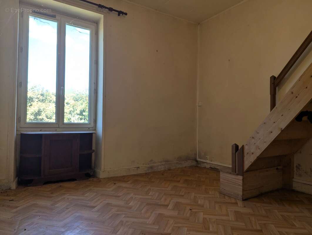 Charmante maison de campagne de 2 chambres avec de nombreuses granges au cœur de l'Indre - photo 8