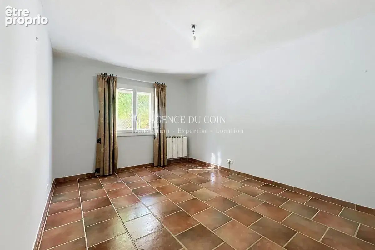 Propriete de prestige - villa avec piscine et terrain de 450 - photo 9