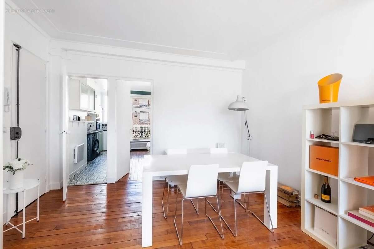 Appartement à PARIS-17E