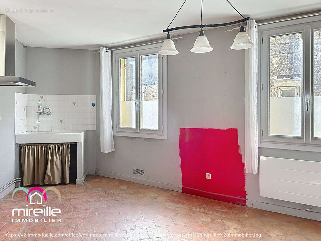 Maison à JONQUIERES-SAINT-VINCENT