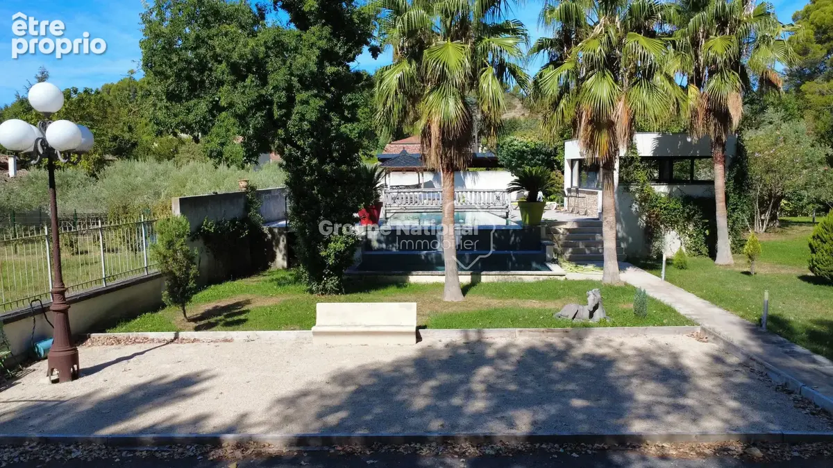 Bedarrides - mas renove en 2016 dans un magnifique parc arbore de 5 810 m² avec piscine,  4 garages - photo 6