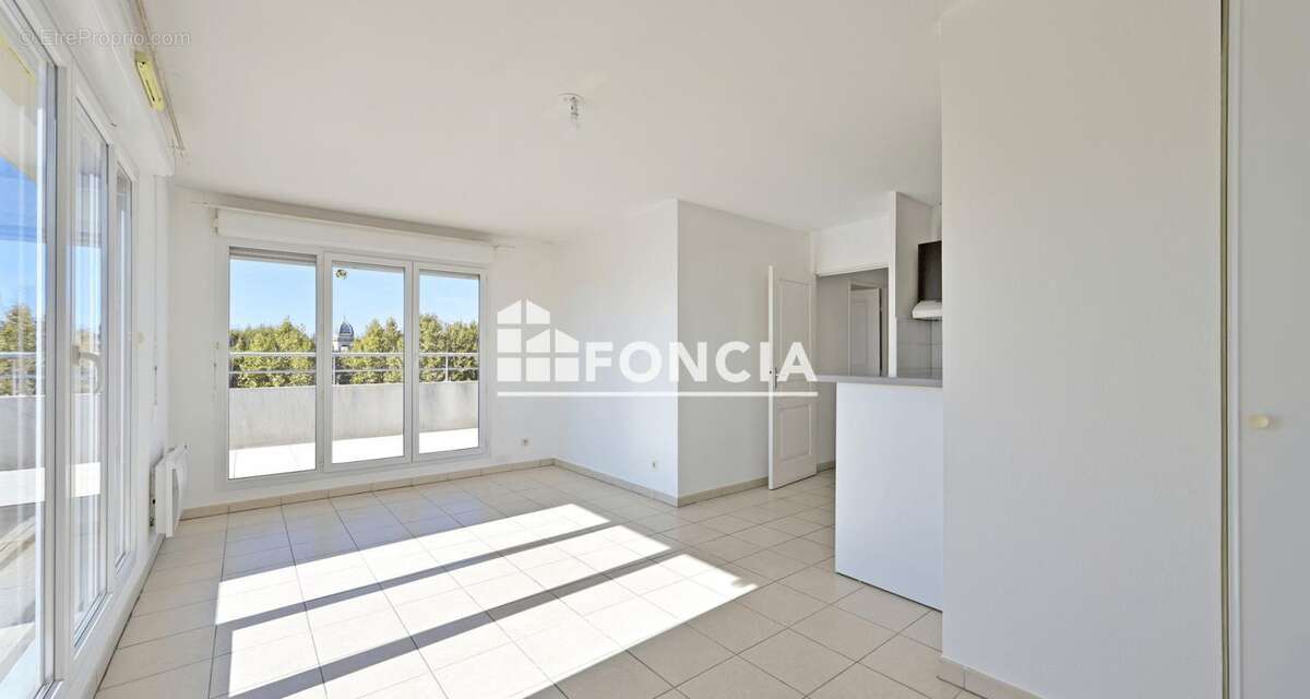 Appartement à PORT-SAINT-LOUIS-DU-RHONE