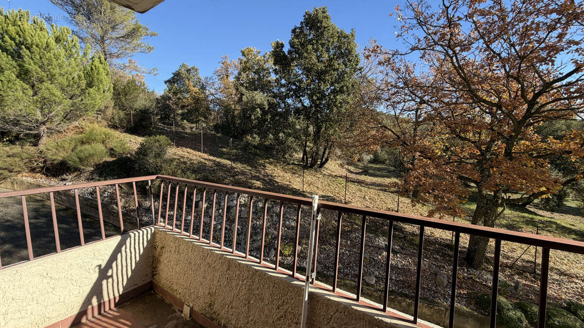 Appartement à GREOUX-LES-BAINS