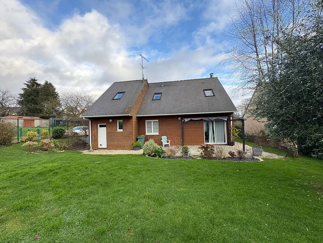 Maison à SAINT-DENIS-DE-GASTINES