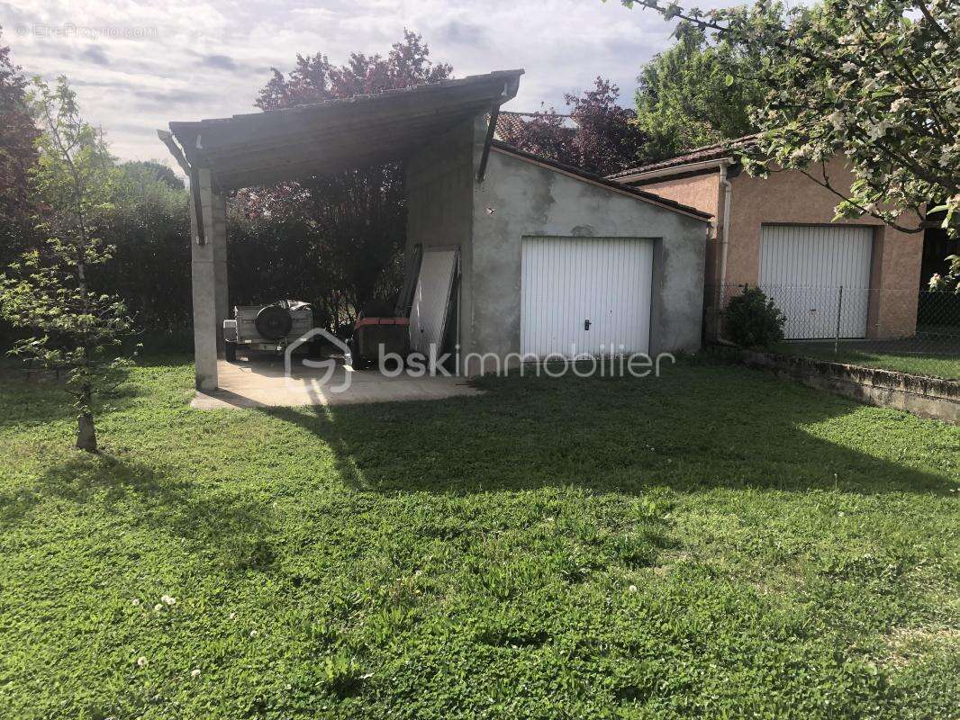 Terrain à MONTASTRUC-LA-CONSEILLERE