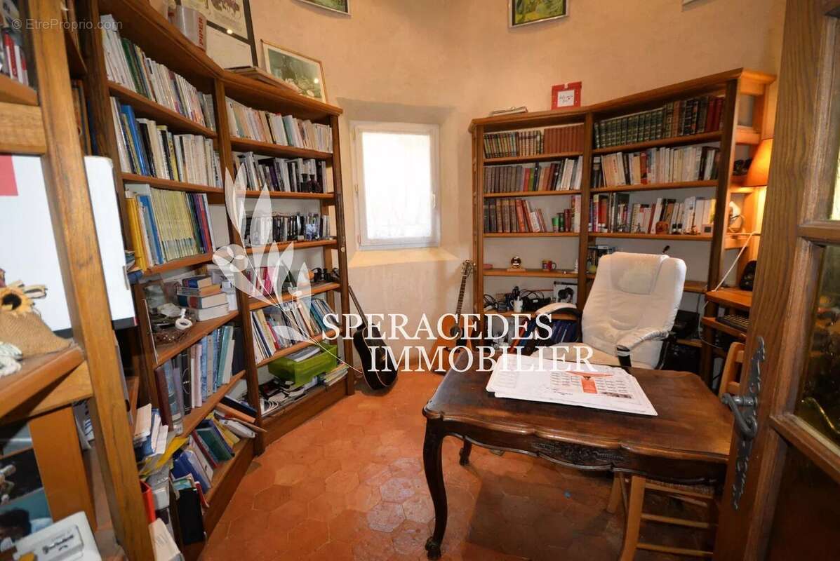 Maison à SAINT-CEZAIRE-SUR-SIAGNE