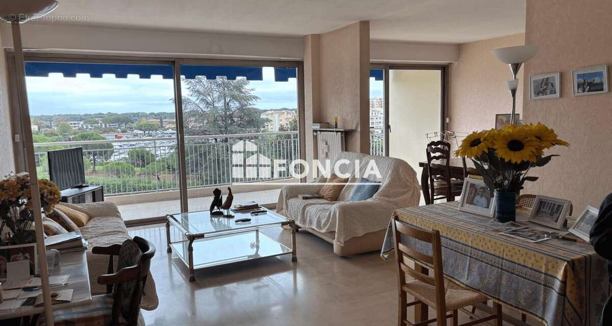 Appartement à MANDELIEU-LA-NAPOULE