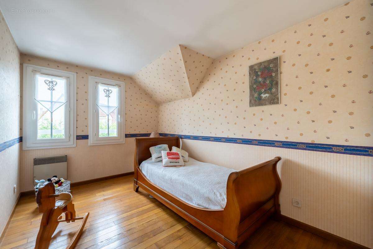 Maison à LA QUEUE-EN-BRIE