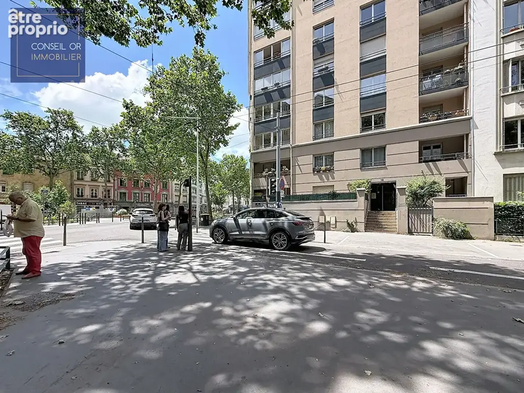LYON 7 Saxe Gambetta T4 de 91 m² avec 2 balcons, vue dégagée, parking et cave - photo 15