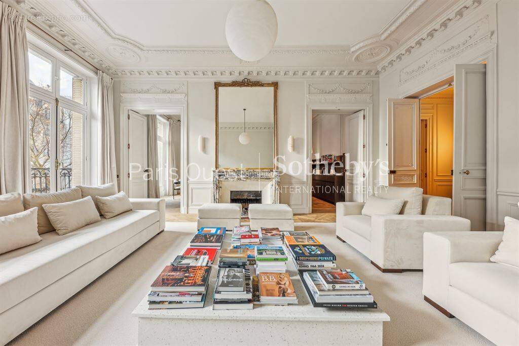 Appartement à PARIS-8E