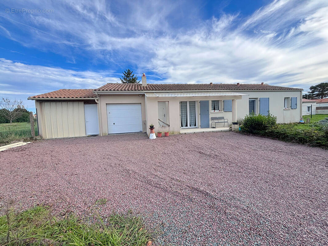 Maison à CORME-ECLUSE