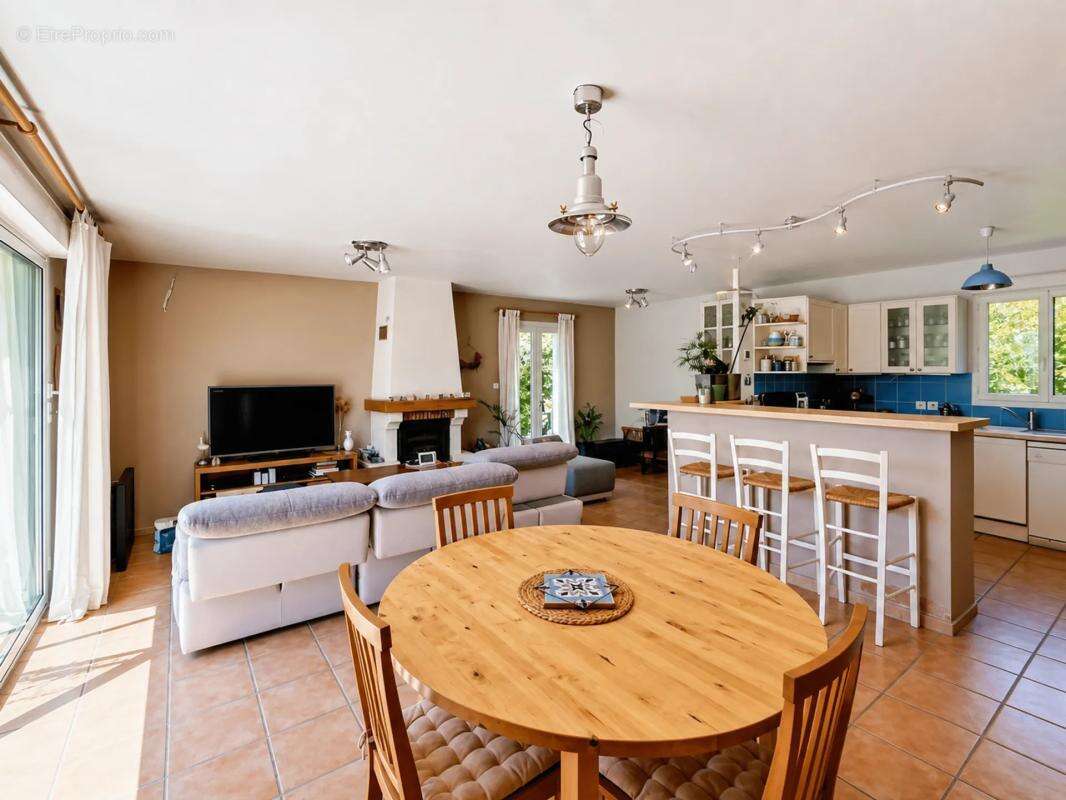 Maison 142 m² avec piscine et vue exceptionnelle à Bevons - photo 6