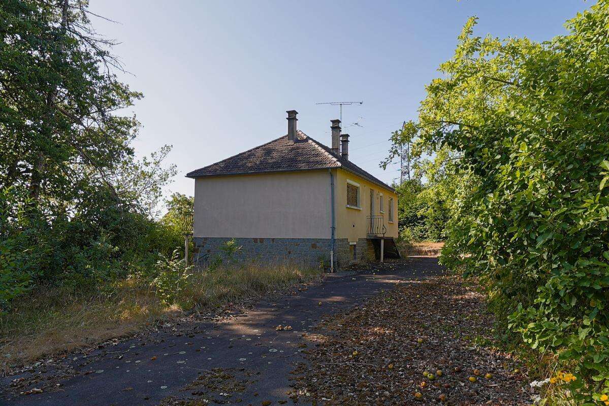 Maison - 64 m² - Isigny-le-Buat (50) - photo 4